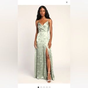 Brand new with tags, Lulu’s satin floor length dress. Sage green, XL